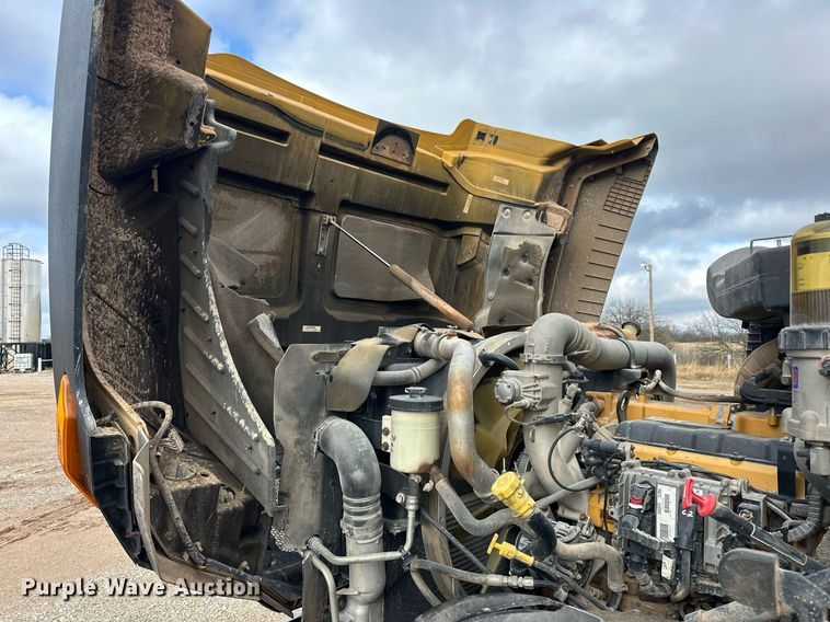 image for item ER4900 2013 Caterpillar CT660L semi truck