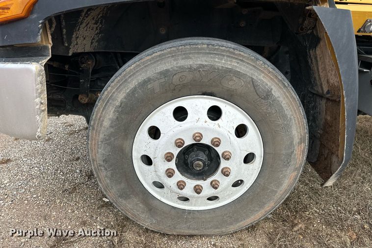 image for item ER4900 2013 Caterpillar CT660L semi truck