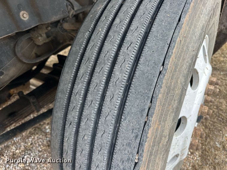 image for item ER4900 2013 Caterpillar CT660L semi truck