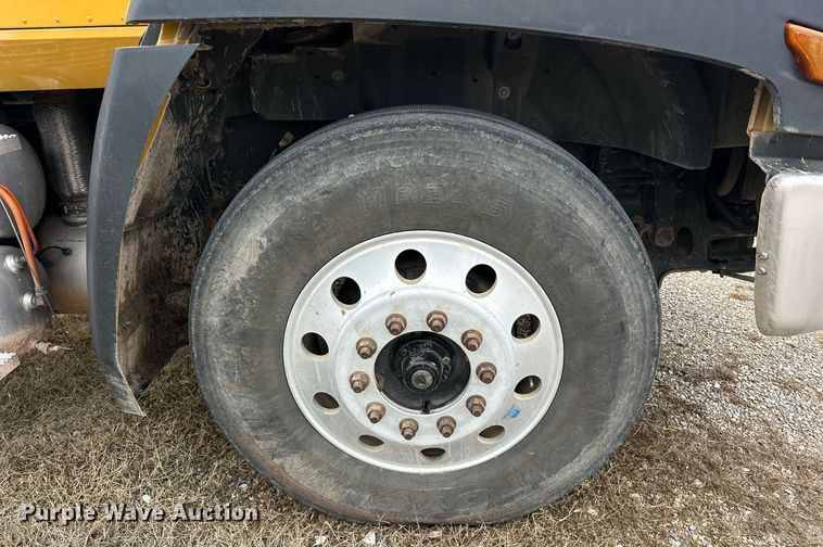 image for item ER4900 2013 Caterpillar CT660L semi truck