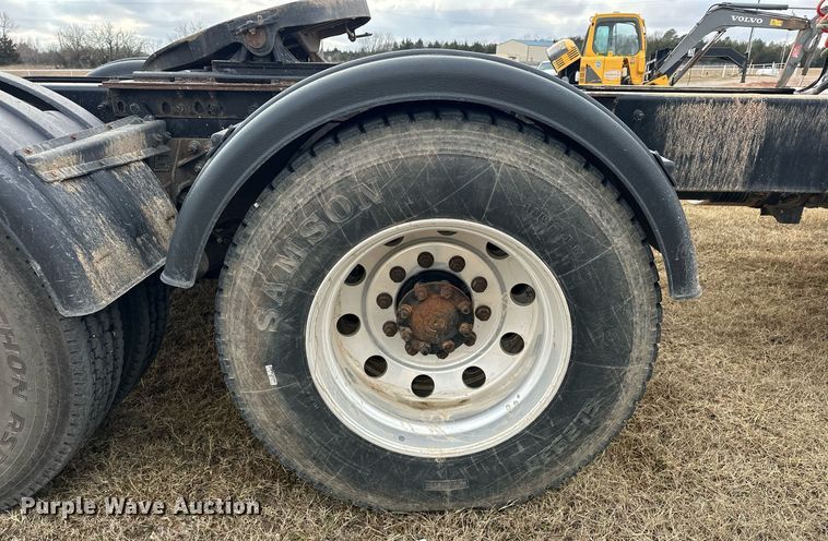image for item ER4900 2013 Caterpillar CT660L semi truck