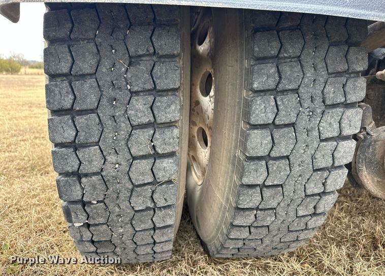 image for item ER4900 2013 Caterpillar CT660L semi truck