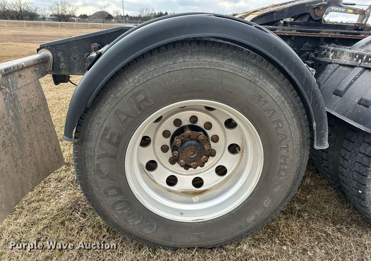 image for item ER4900 2013 Caterpillar CT660L semi truck