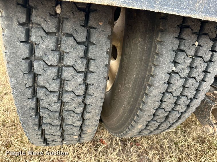 image for item ER4900 2013 Caterpillar CT660L semi truck