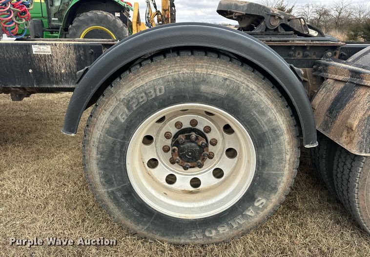 image for item ER4900 2013 Caterpillar CT660L semi truck