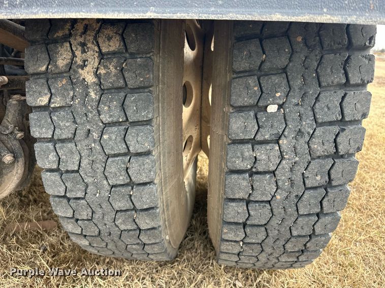 image for item ER4900 2013 Caterpillar CT660L semi truck