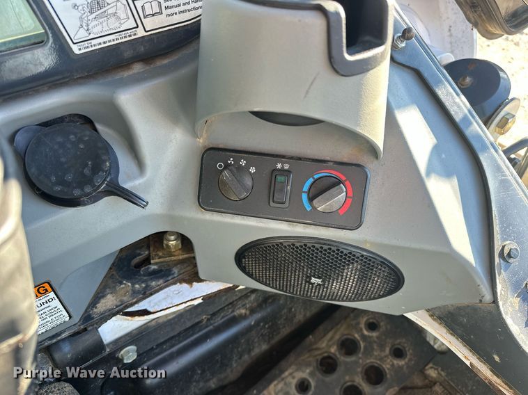 image for item ER4919 2014 Bobcat T870 tracked skid steer loader