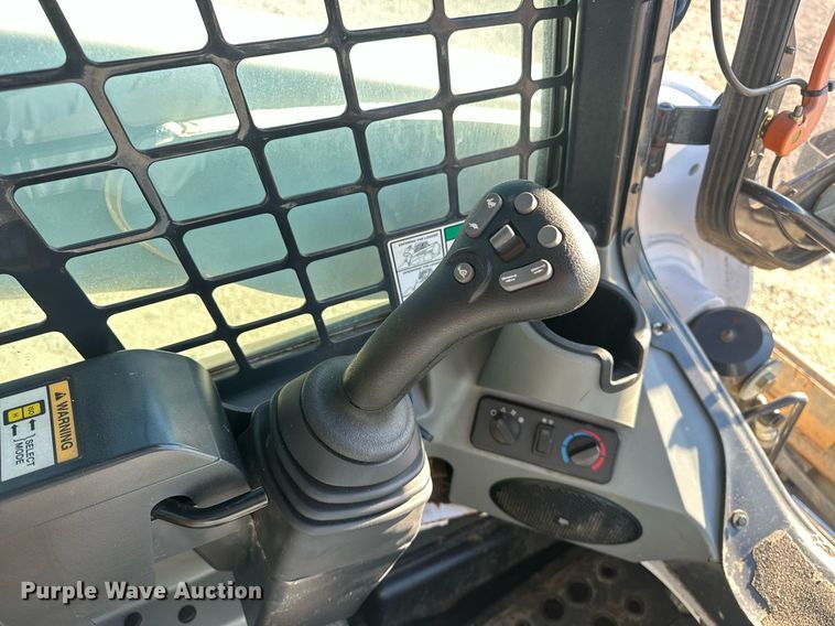 image for item ER4919 2014 Bobcat T870 tracked skid steer loader