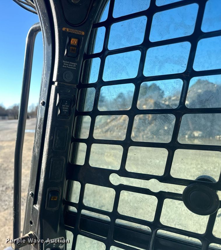 image for item ER4919 2014 Bobcat T870 tracked skid steer loader