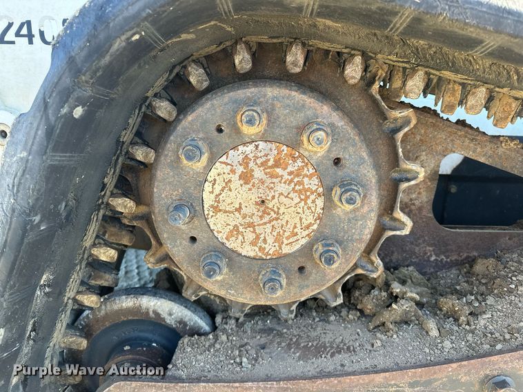 image for item ER4919 2014 Bobcat T870 tracked skid steer loader