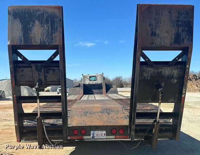 image for item ER4928 2004 Magnolia Lowboy drop deck equipment trailer