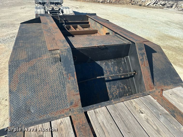image for item ER4928 2004 Magnolia Lowboy drop deck equipment trailer