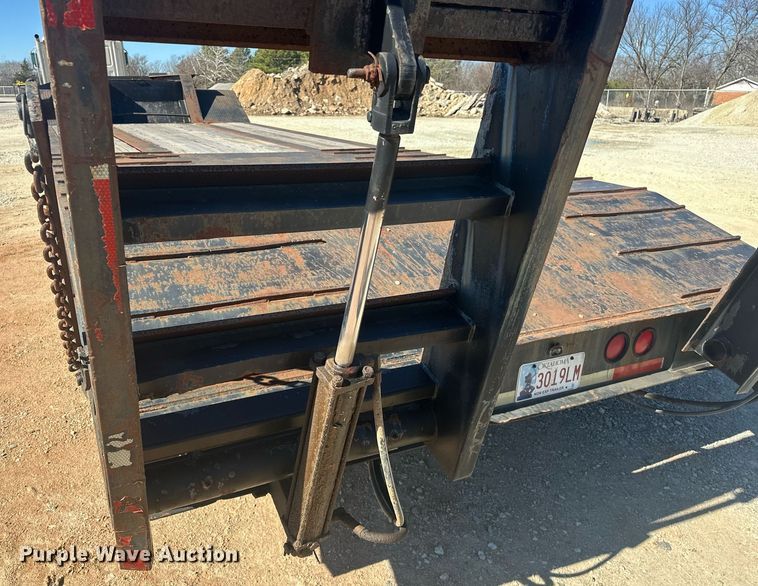 image for item ER4928 2004 Magnolia Lowboy drop deck equipment trailer
