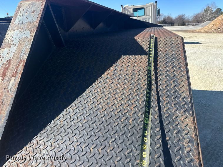 image for item ER4928 2004 Magnolia Lowboy drop deck equipment trailer