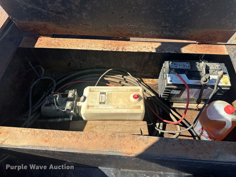 image for item ER4928 2004 Magnolia Lowboy drop deck equipment trailer