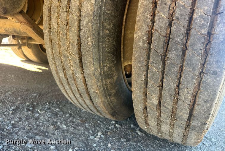 image for item ER4928 2004 Magnolia Lowboy drop deck equipment trailer