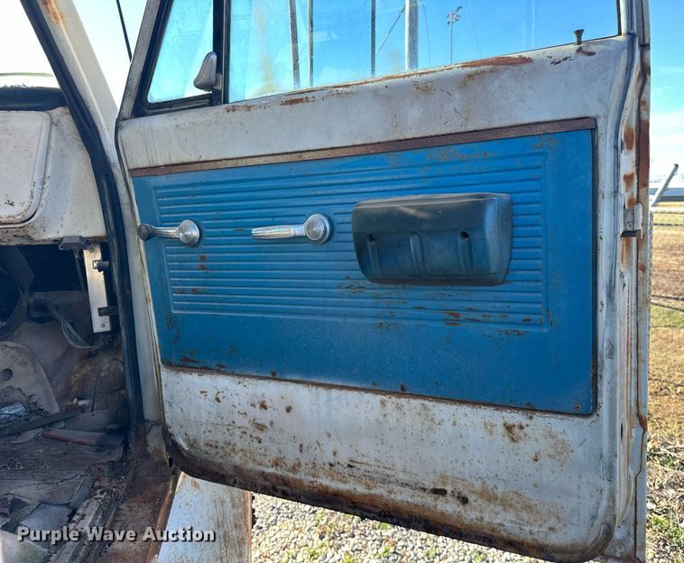 image for item ER4932 1970 Chevrolet C50 flatbed truck