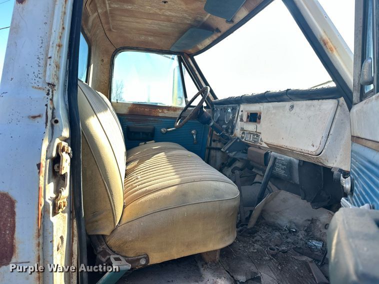 image for item ER4932 1970 Chevrolet C50 flatbed truck