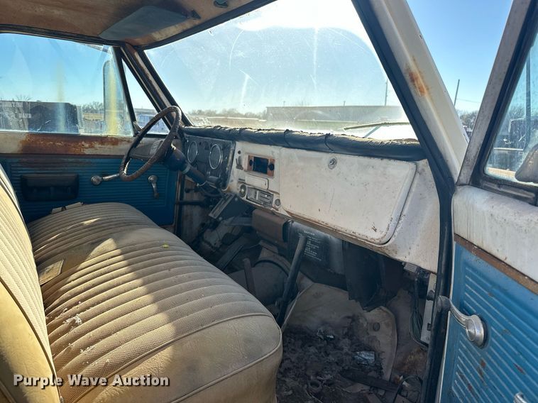 image for item ER4932 1970 Chevrolet C50 flatbed truck