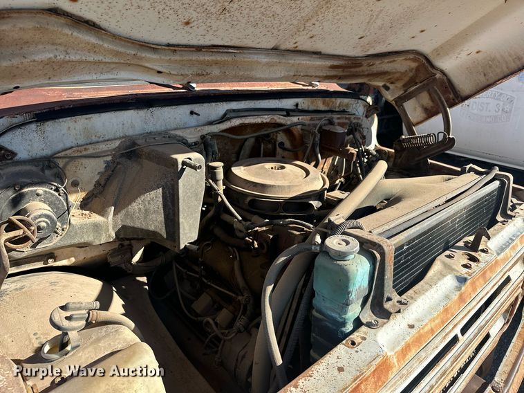 image for item ER4932 1970 Chevrolet C50 flatbed truck