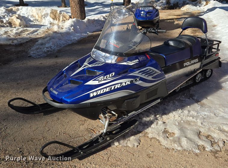 image for item ER5148 2004 Polaris Wide Trak LX snowmobile