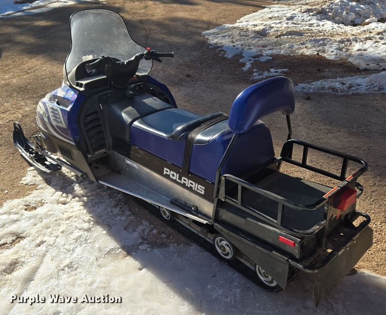 image for item ER5148 2004 Polaris Wide Trak LX snowmobile