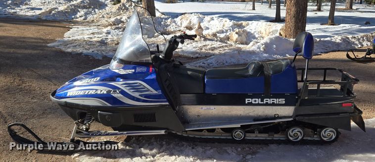 image for item ER5148 2004 Polaris Wide Trak LX snowmobile