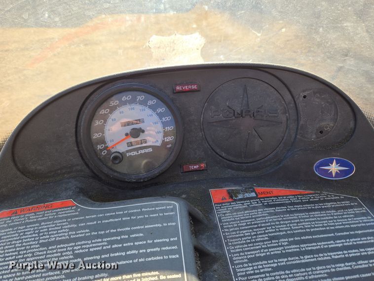 image for item ER5148 2004 Polaris Wide Trak LX snowmobile