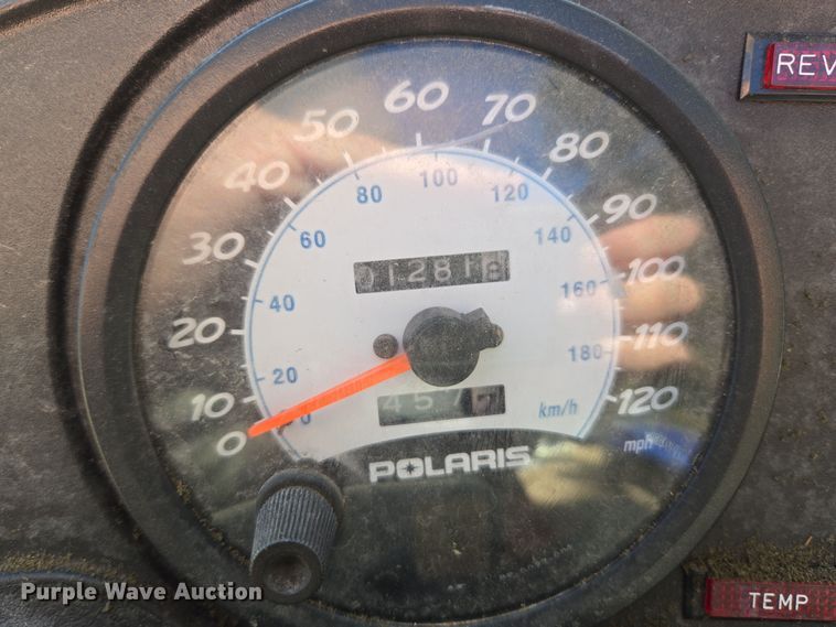 image for item ER5148 2004 Polaris Wide Trak LX snowmobile