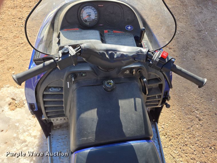 image for item ER5148 2004 Polaris Wide Trak LX snowmobile