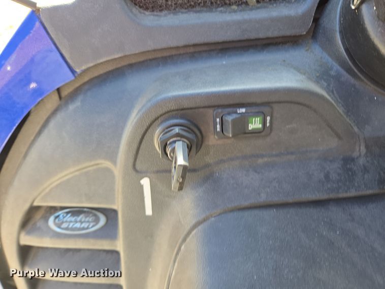 image for item ER5148 2004 Polaris Wide Trak LX snowmobile