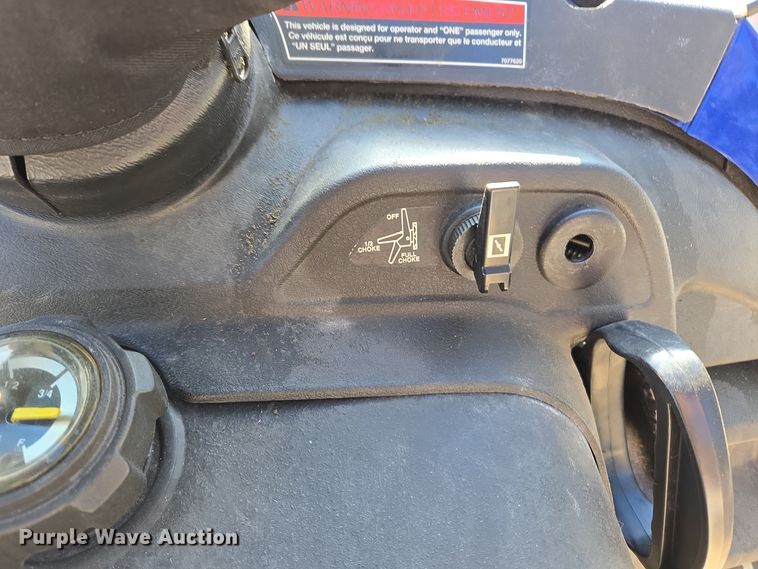 image for item ER5148 2004 Polaris Wide Trak LX snowmobile