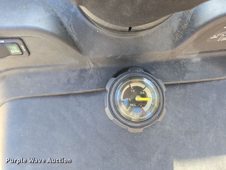 image for item ER5148 2004 Polaris Wide Trak LX snowmobile