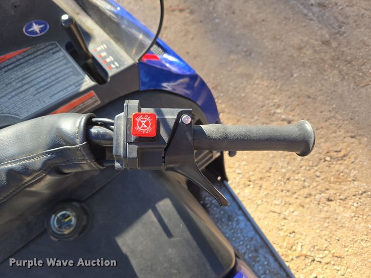 image for item ER5148 2004 Polaris Wide Trak LX snowmobile