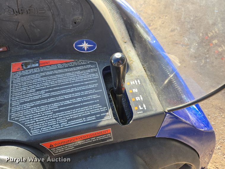 image for item ER5148 2004 Polaris Wide Trak LX snowmobile