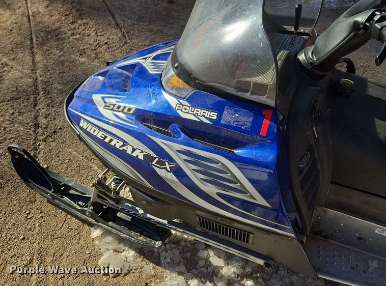 image for item ER5148 2004 Polaris Wide Trak LX snowmobile