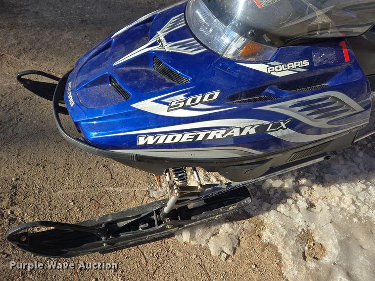 image for item ER5148 2004 Polaris Wide Trak LX snowmobile