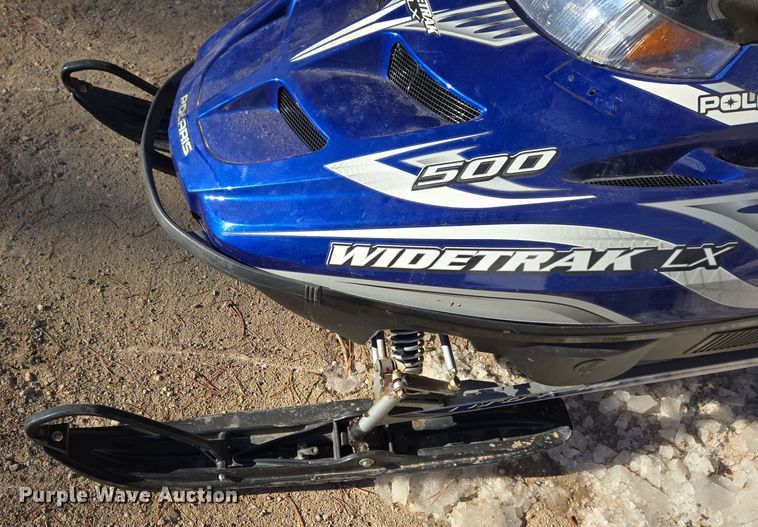 image for item ER5148 2004 Polaris Wide Trak LX snowmobile