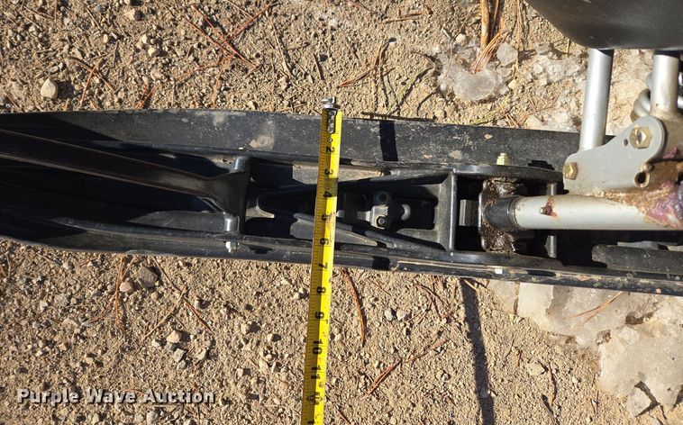 image for item ER5148 2004 Polaris Wide Trak LX snowmobile