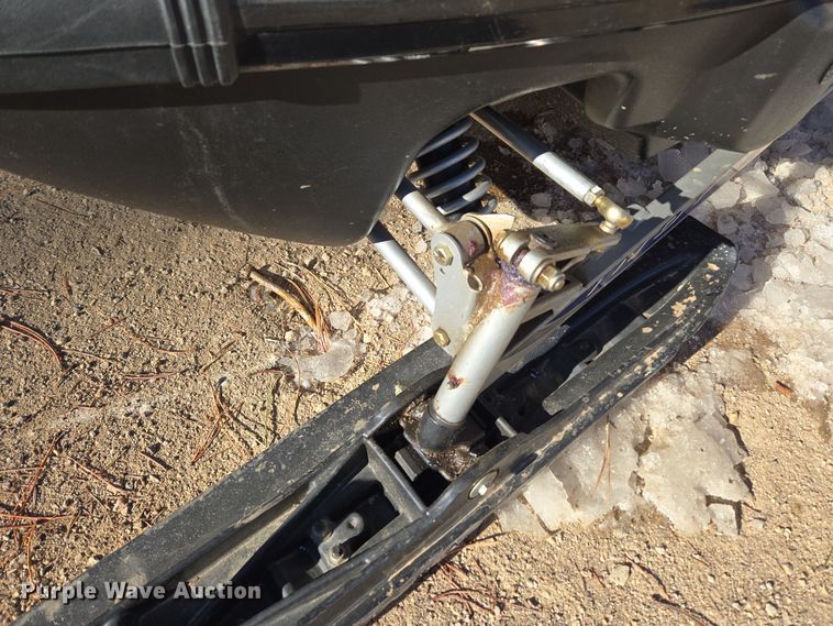 image for item ER5148 2004 Polaris Wide Trak LX snowmobile