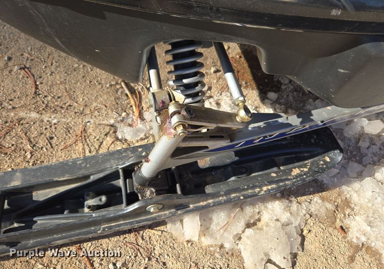 image for item ER5148 2004 Polaris Wide Trak LX snowmobile