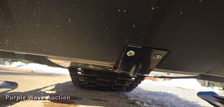 image for item ER5148 2004 Polaris Wide Trak LX snowmobile