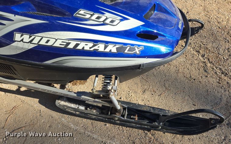 image for item ER5148 2004 Polaris Wide Trak LX snowmobile