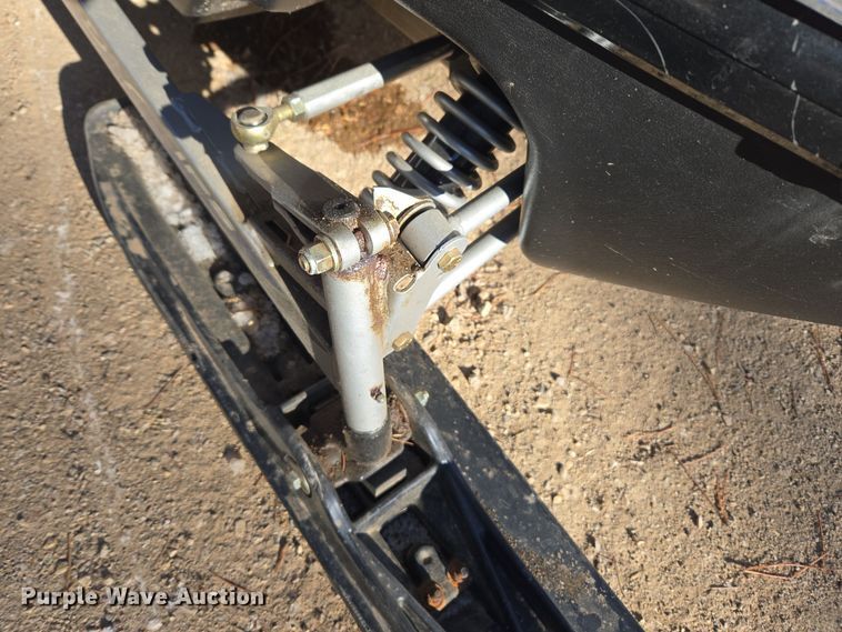 image for item ER5148 2004 Polaris Wide Trak LX snowmobile