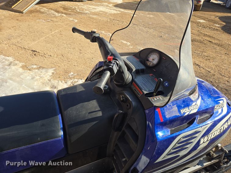 image for item ER5148 2004 Polaris Wide Trak LX snowmobile