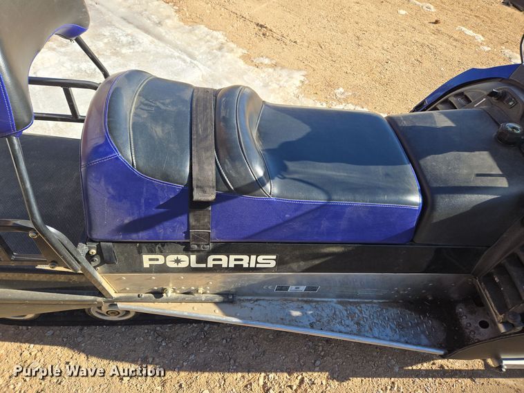 image for item ER5148 2004 Polaris Wide Trak LX snowmobile