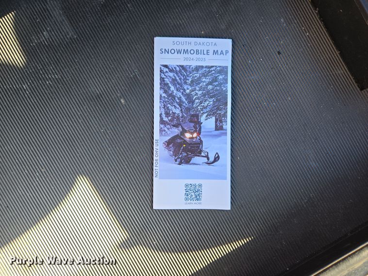 image for item ER5148 2004 Polaris Wide Trak LX snowmobile