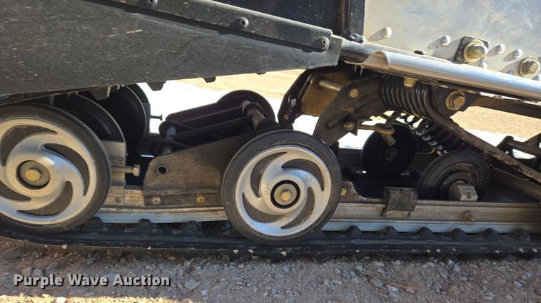 image for item ER5148 2004 Polaris Wide Trak LX snowmobile