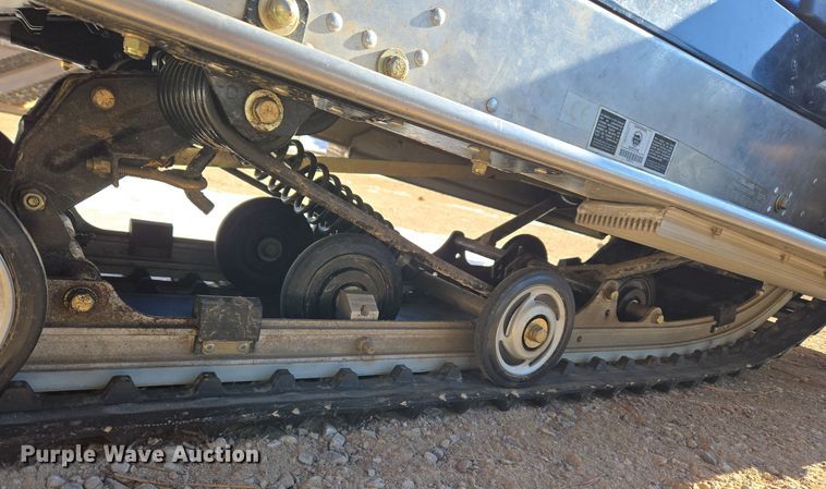 image for item ER5148 2004 Polaris Wide Trak LX snowmobile