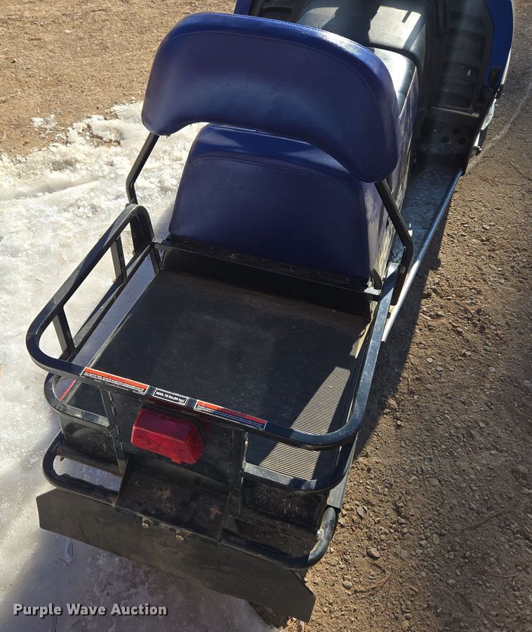 image for item ER5148 2004 Polaris Wide Trak LX snowmobile